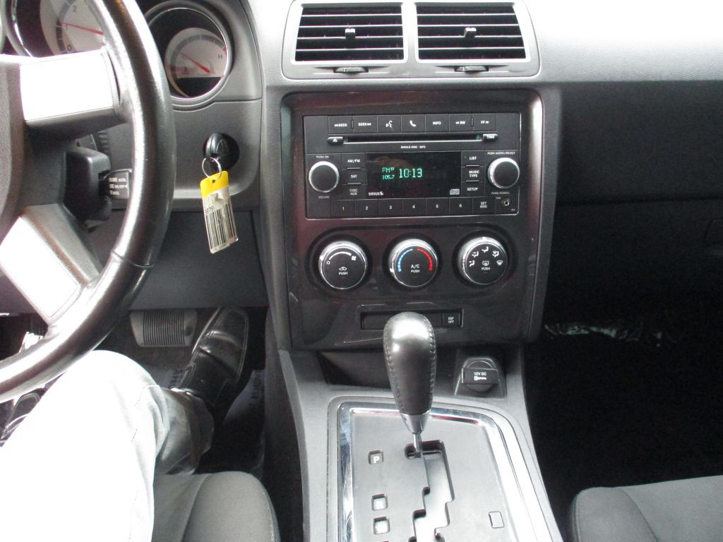 2010 Dodge Challenger Image 12