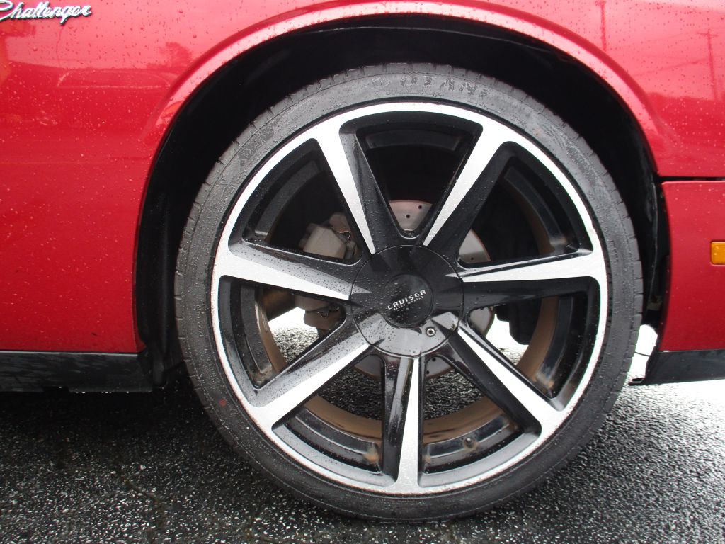 2010 Dodge Challenger Image 21