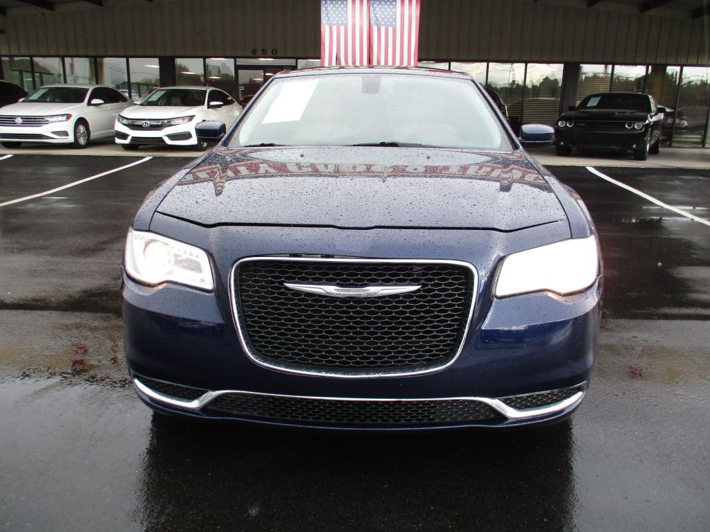2015 Chrysler 300 Image 2
