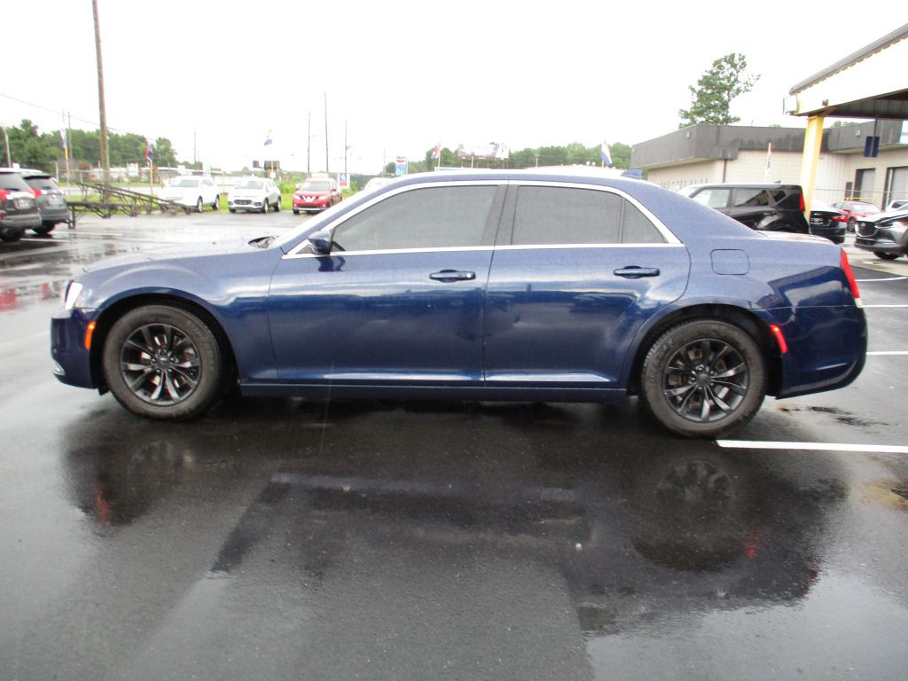 2015 Chrysler 300 Image 3
