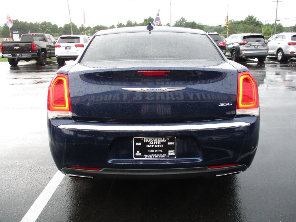 2015 Chrysler 300 Image 4