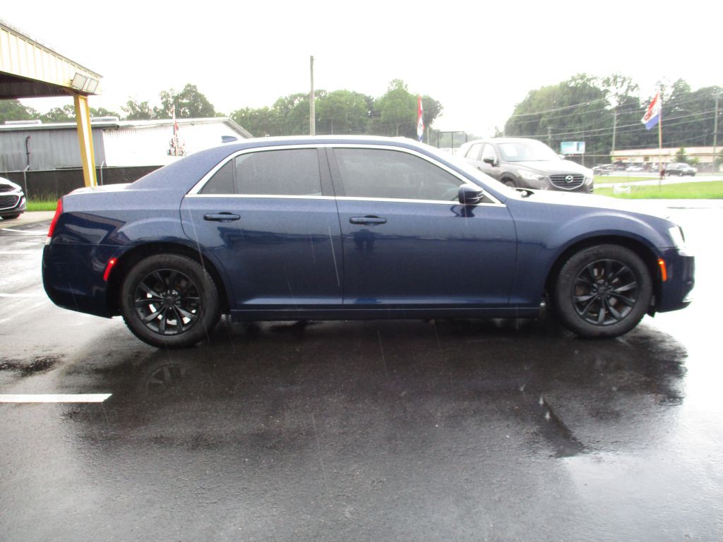 2015 Chrysler 300 Image 5