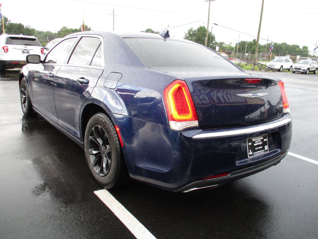 2015 Chrysler 300 Image 6
