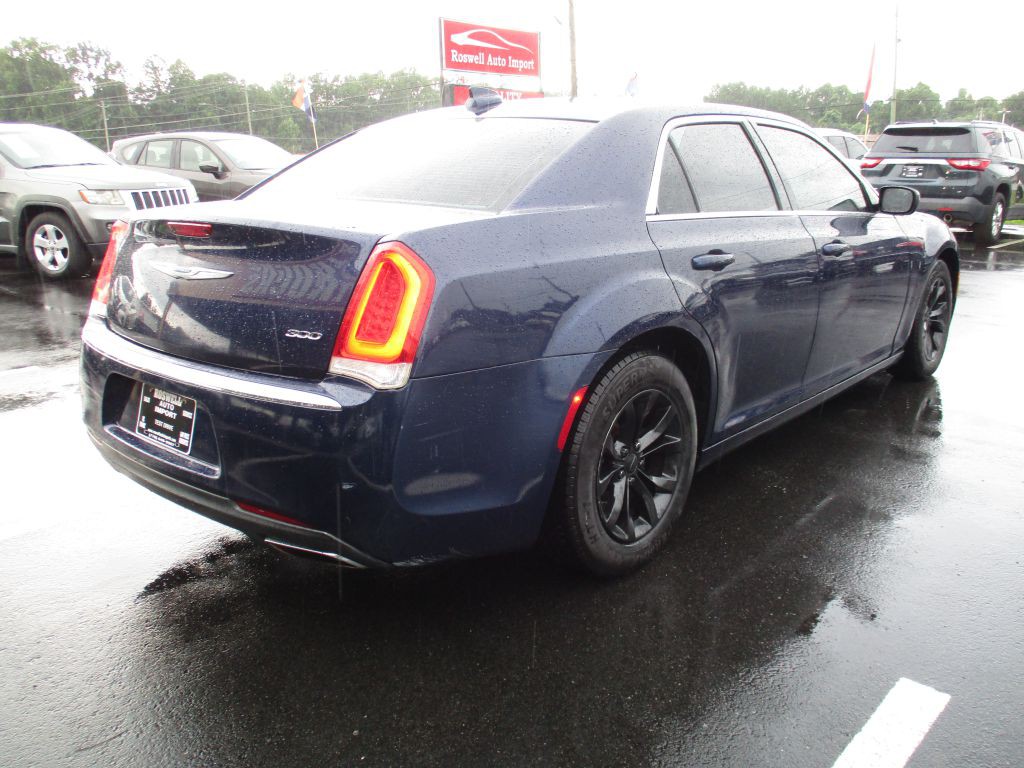 2015 Chrysler 300 Image 7