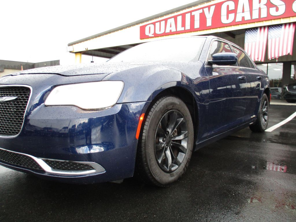 2015 Chrysler 300 Image 8