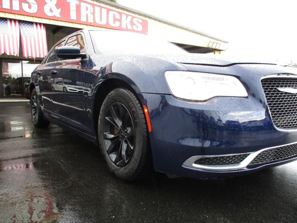 2015 Chrysler 300 Image 9