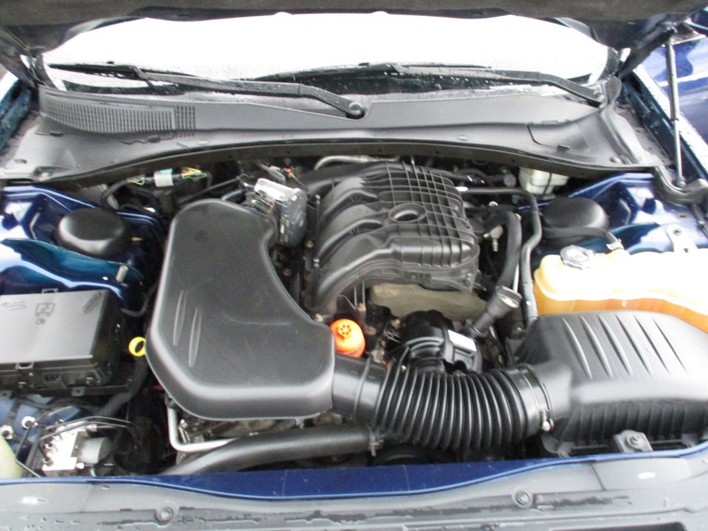 2015 Chrysler 300 Image 28