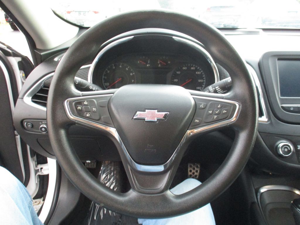 2016 Chevrolet Malibu Image 11