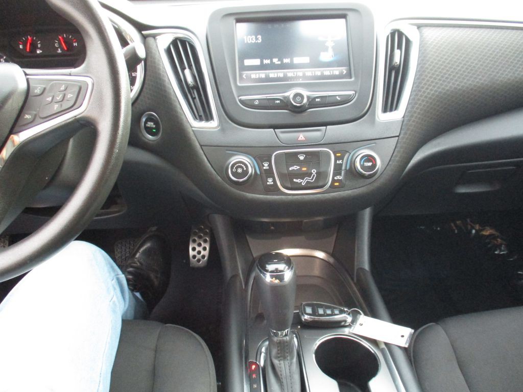 2016 Chevrolet Malibu Image 12