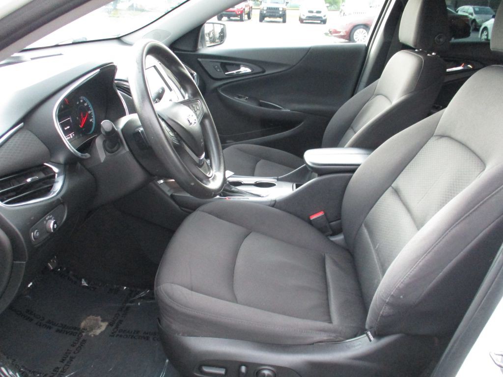 2016 Chevrolet Malibu Image 16