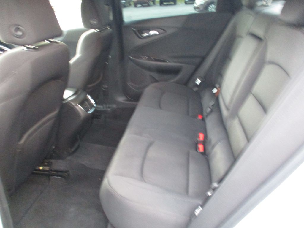 2016 Chevrolet Malibu Image 17