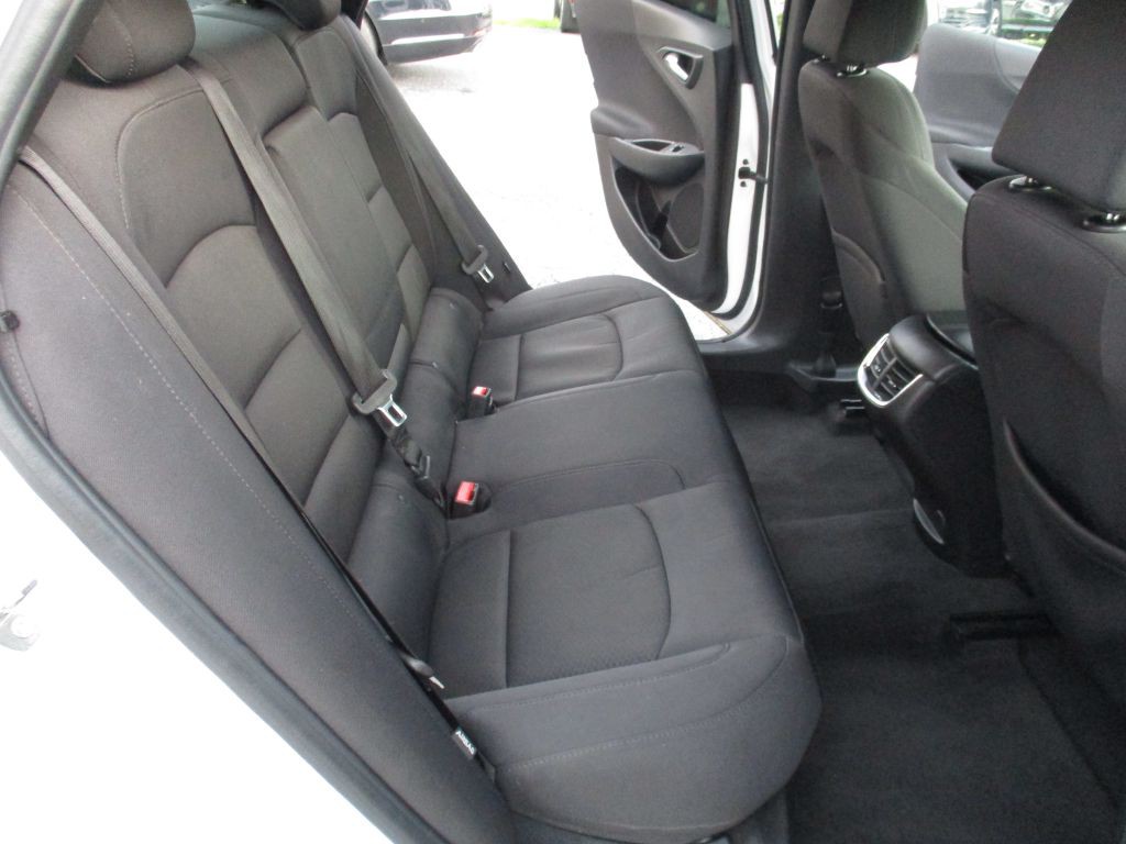 2016 Chevrolet Malibu Image 18