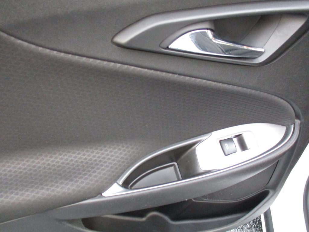 2016 Chevrolet Malibu Image 21