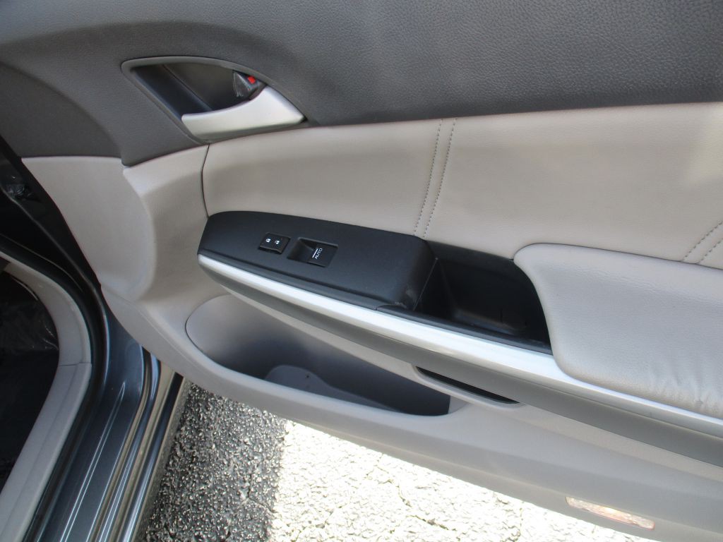 2009 Honda Accord Image 13