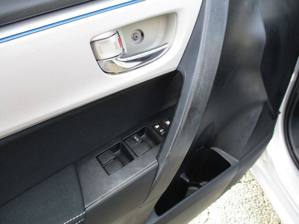 2014 Toyota Corolla Image 21