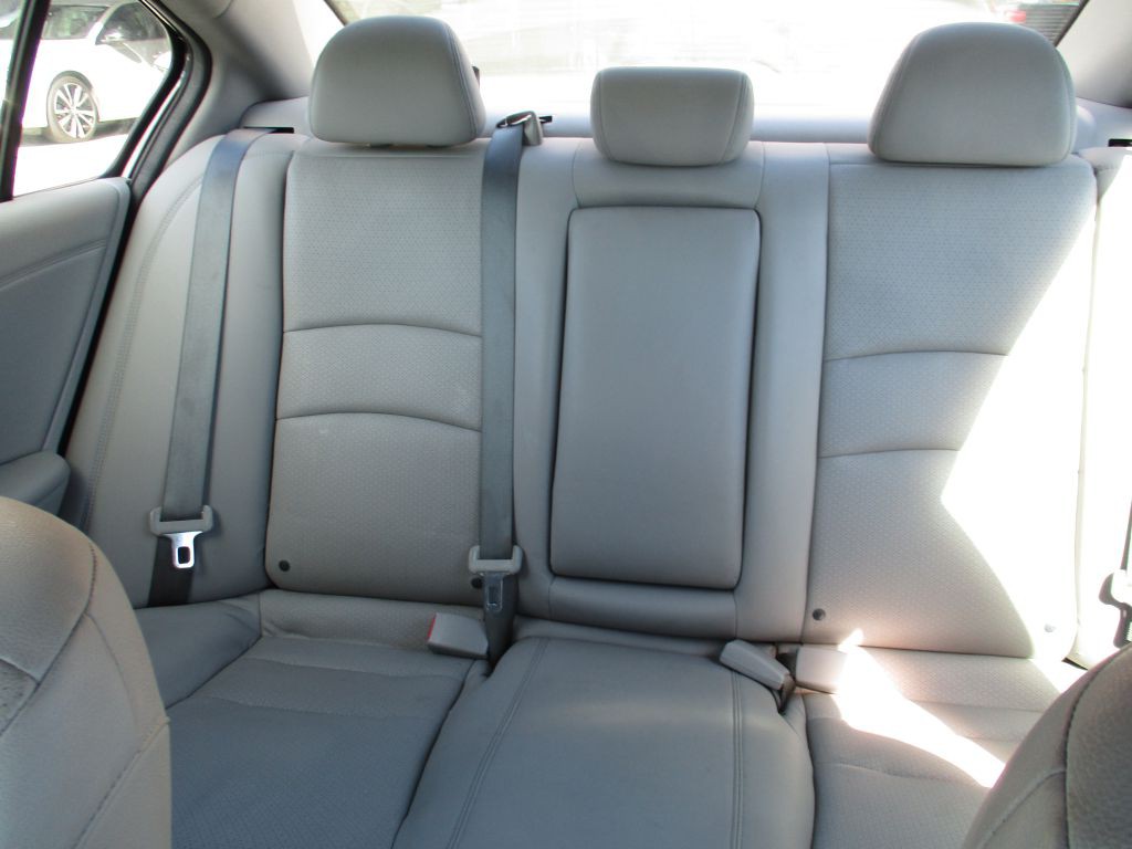 2013 Honda Accord Image 14