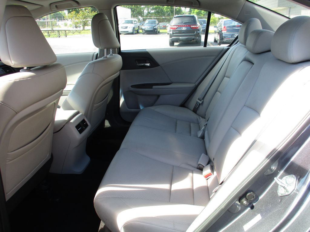 2013 Honda Accord Image 17