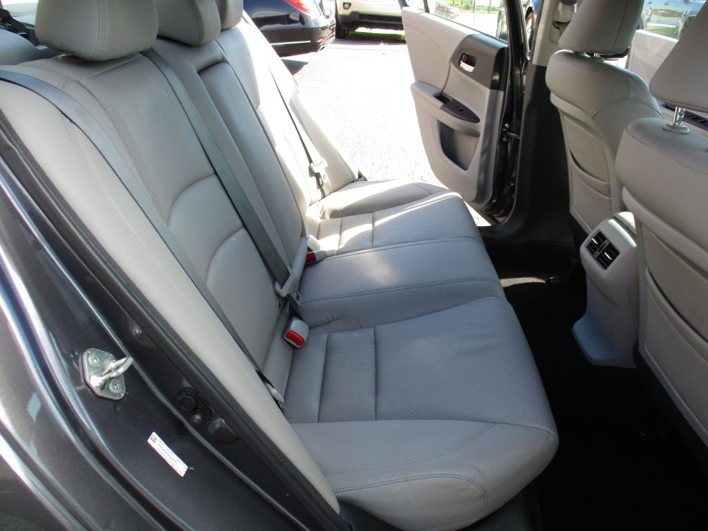 2013 Honda Accord Image 18