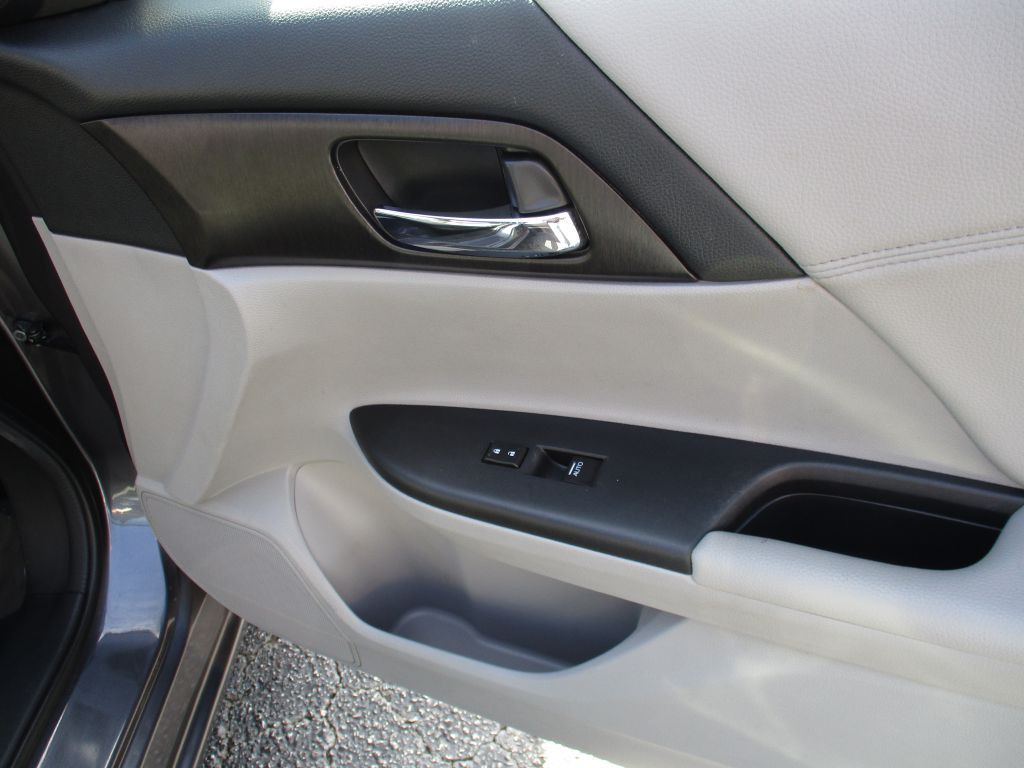 2013 Honda Accord Image 23