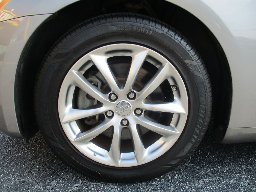 2009 INFINITI G37 Image 10