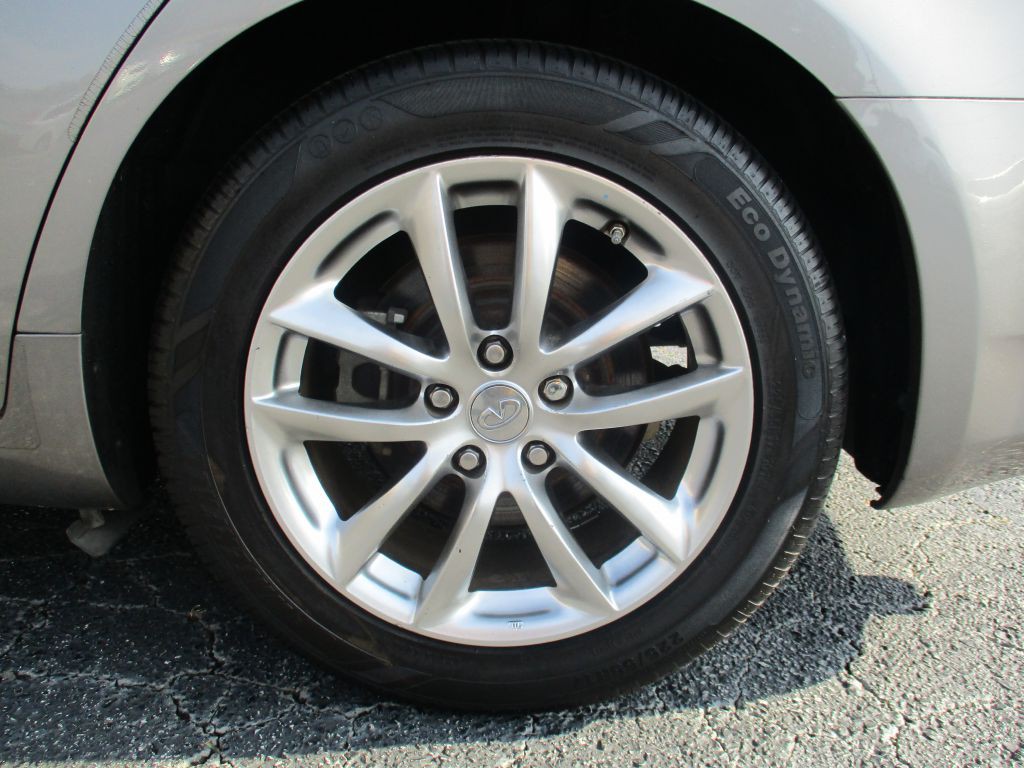 2009 INFINITI G37 Image 11