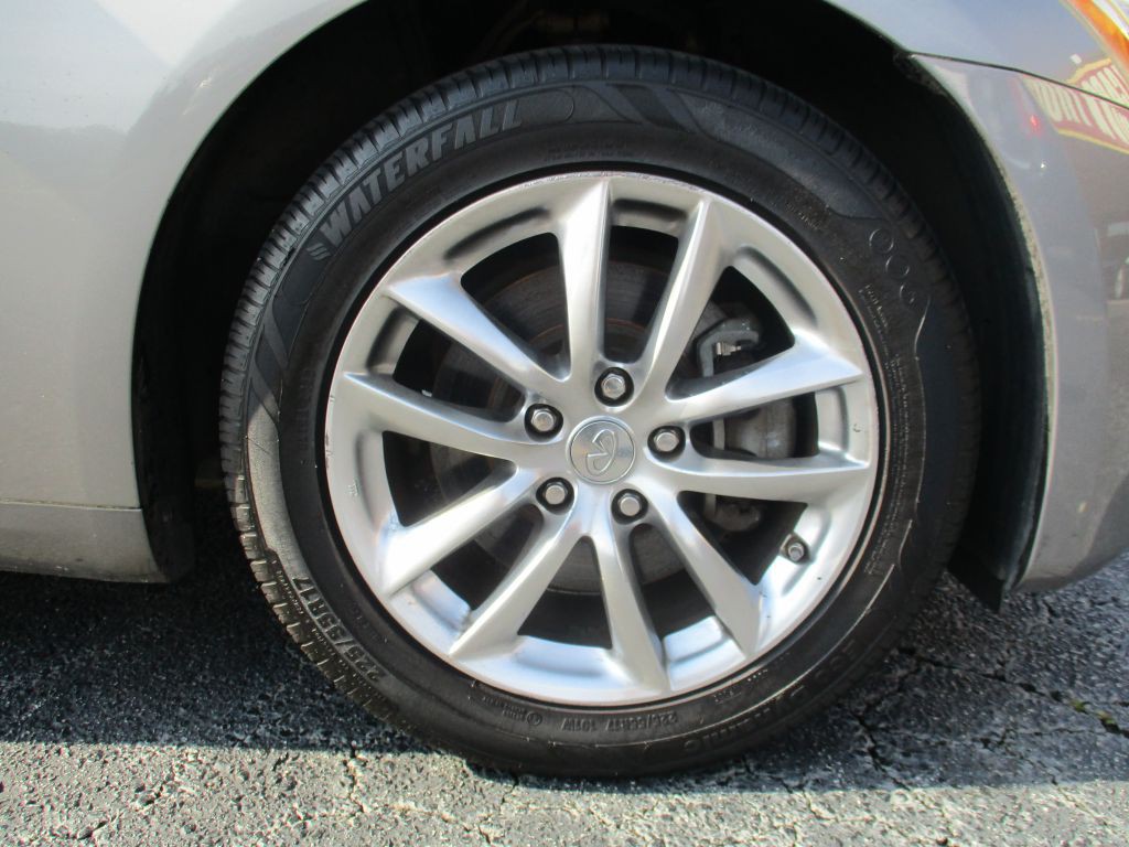 2009 INFINITI G37 Image 13
