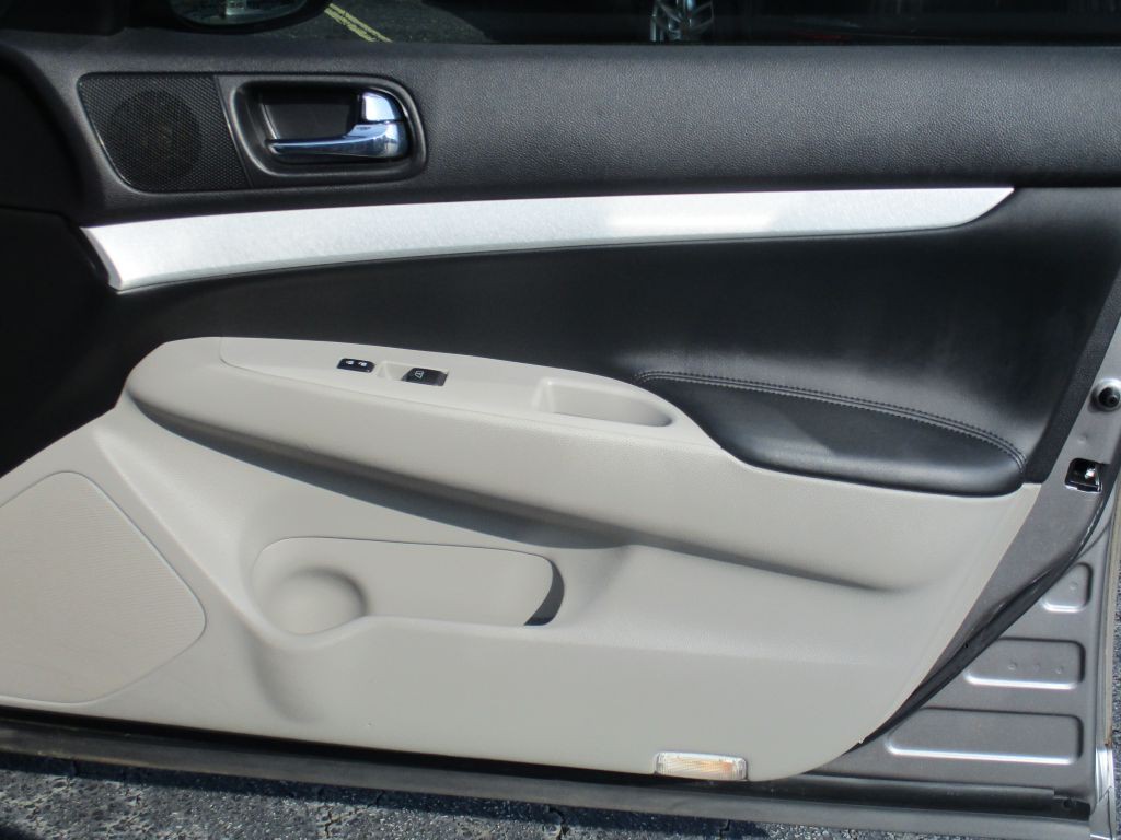 2009 INFINITI G37 Image 16