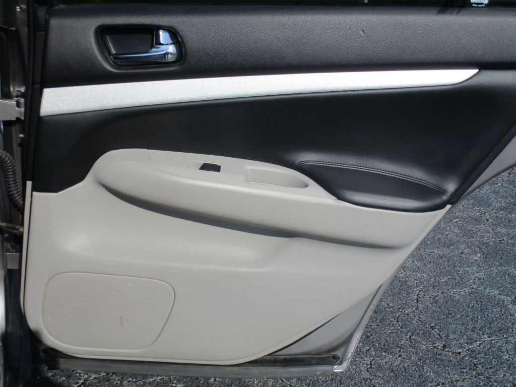 2009 INFINITI G37 Image 17
