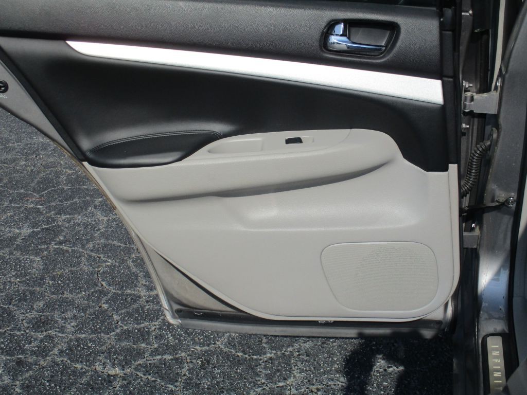2009 INFINITI G37 Image 18