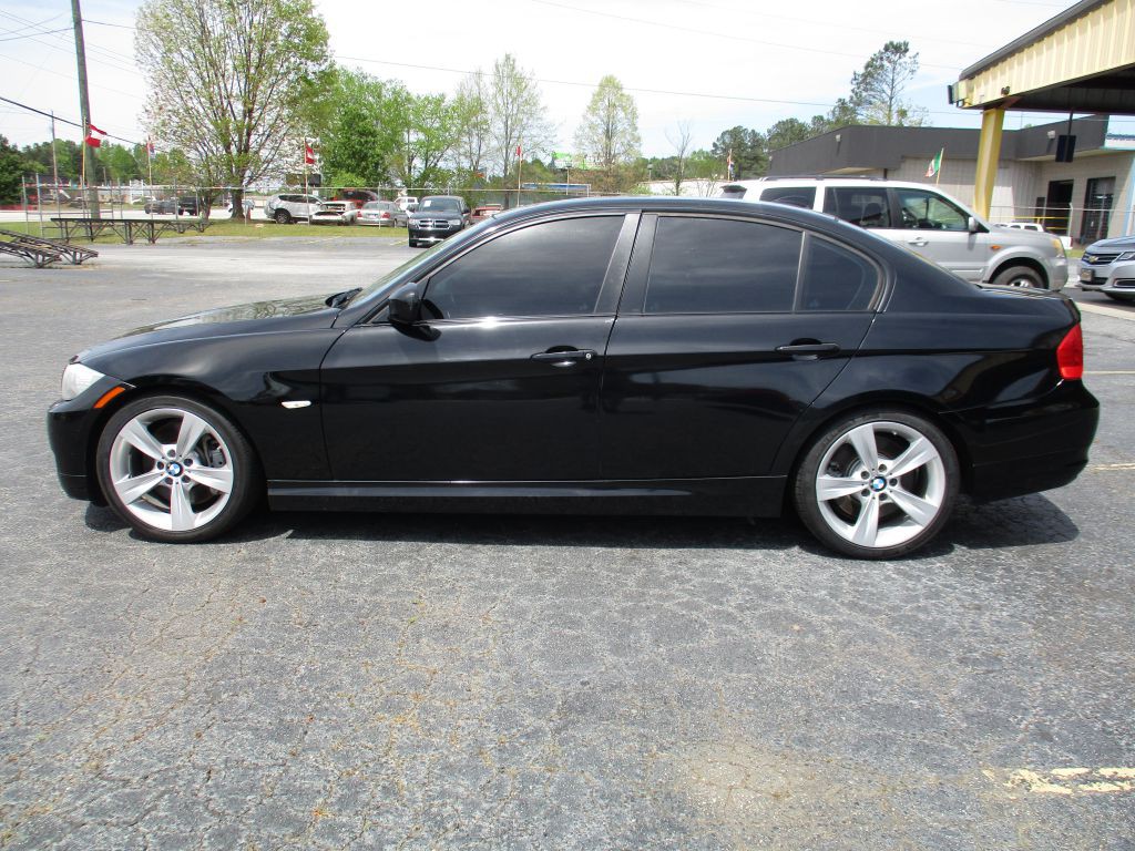 2011 BMW 3 Series Image 2