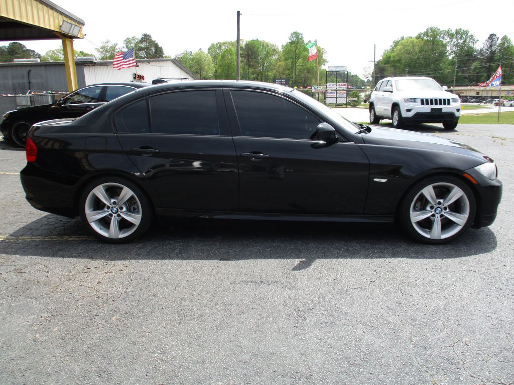 2011 BMW 3 Series Image 3