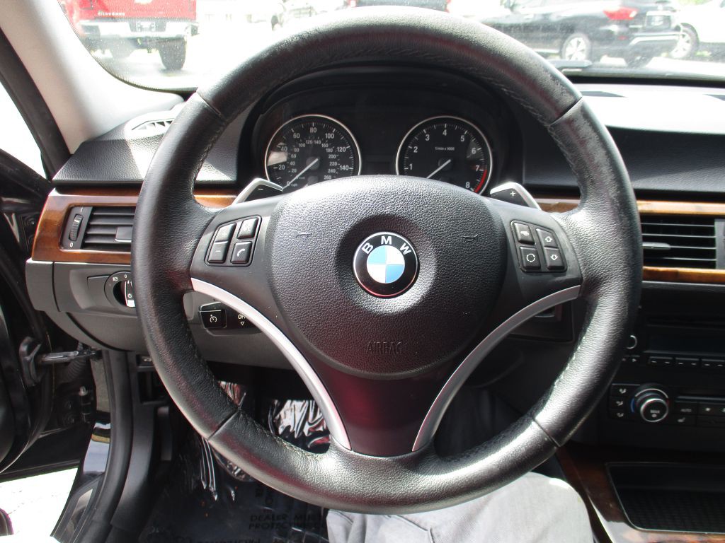 2011 BMW 3 Series Image 11