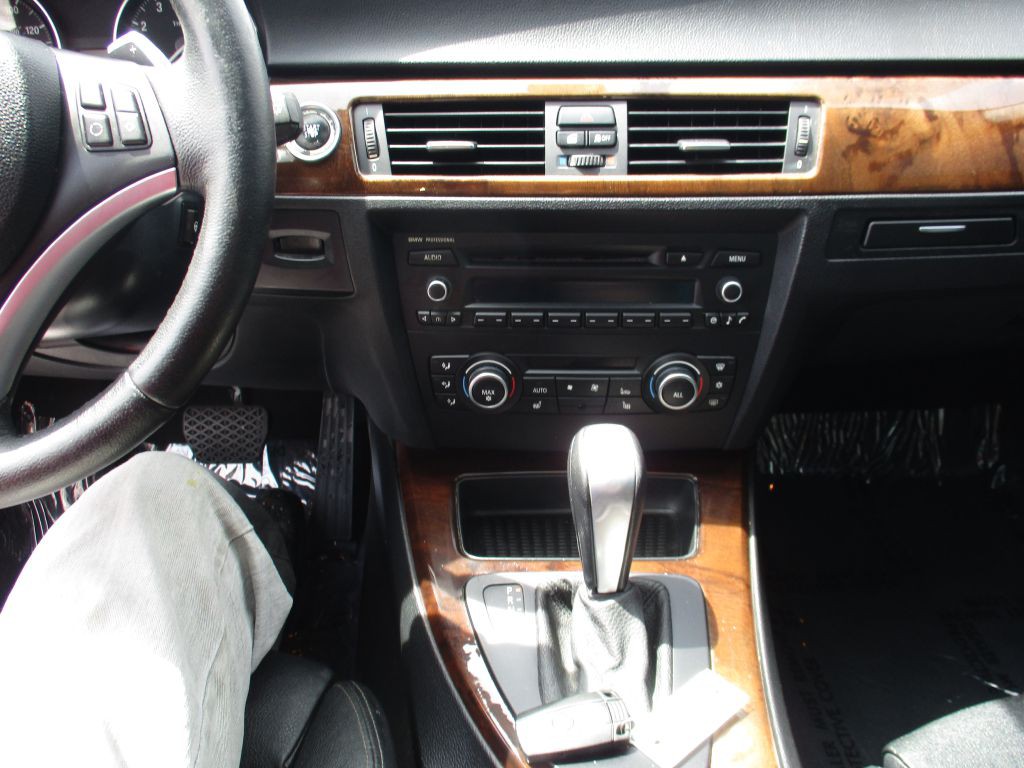 2011 BMW 3 Series Image 12