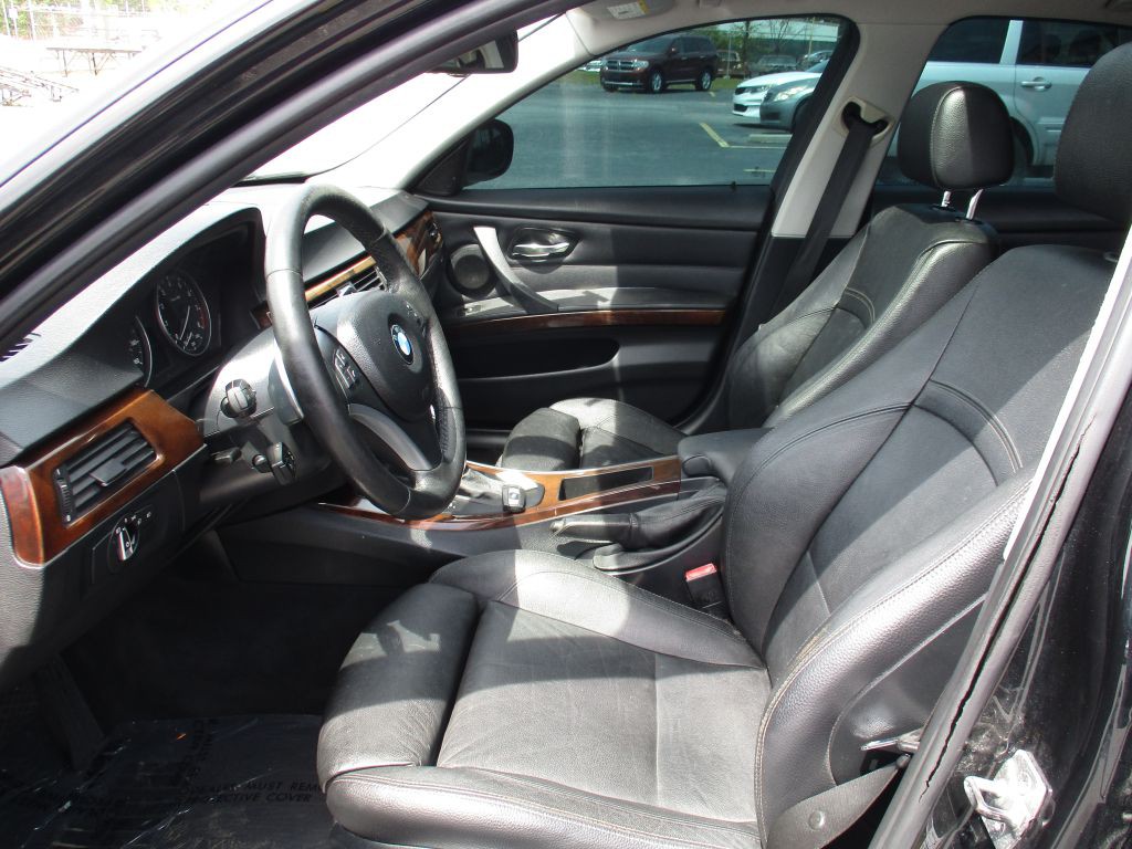 2011 BMW 3 Series Image 15