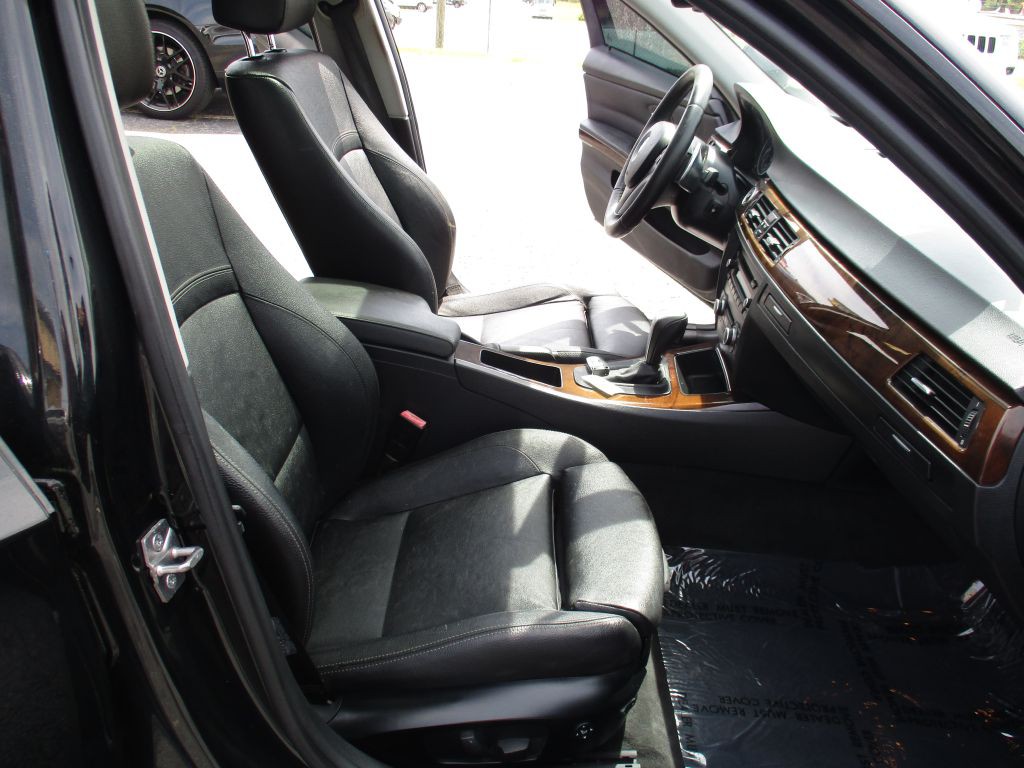 2011 BMW 3 Series Image 18