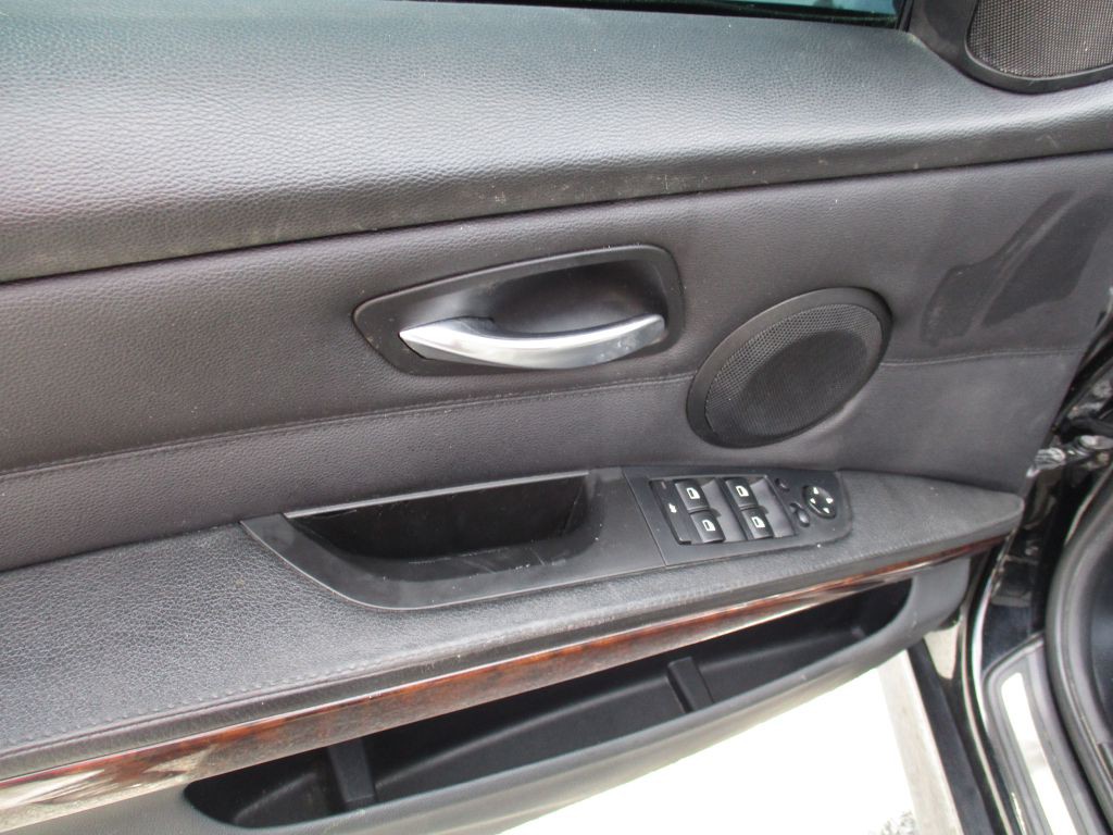 2011 BMW 3 Series Image 19