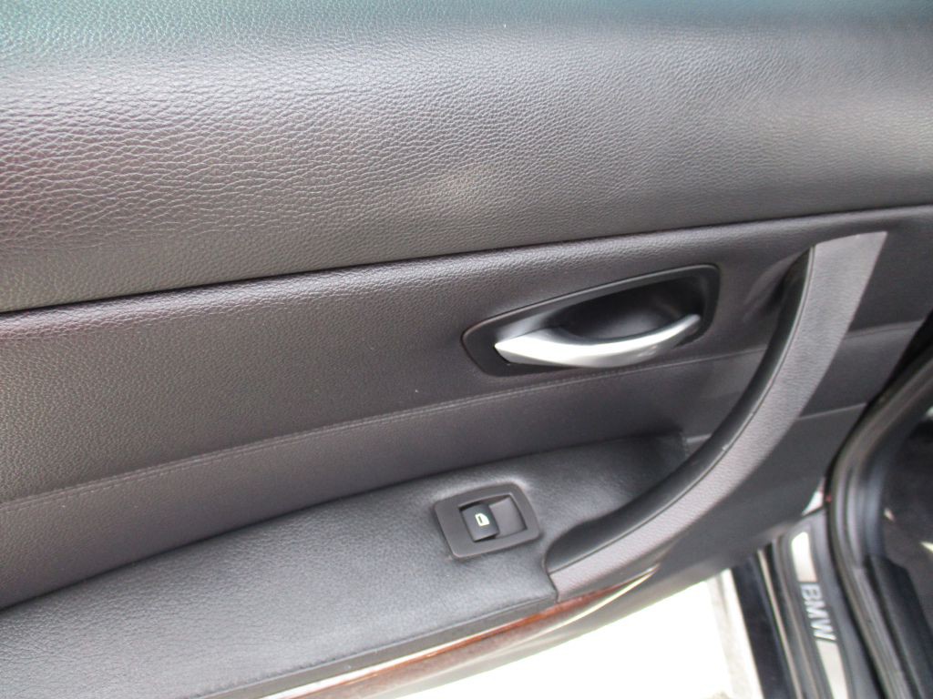 2011 BMW 3 Series Image 20