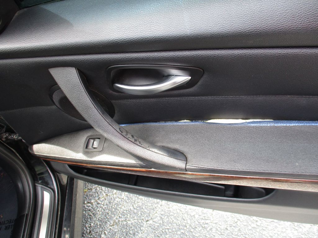 2011 BMW 3 Series Image 22