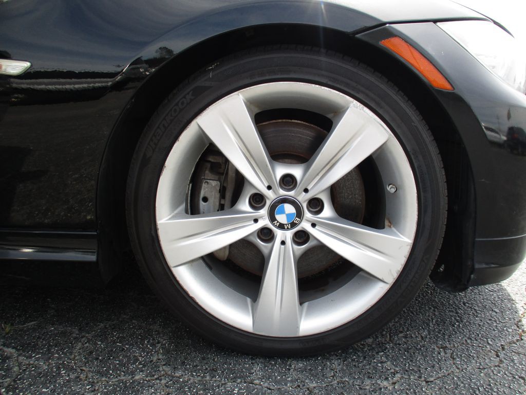 2011 BMW 3 Series Image 23