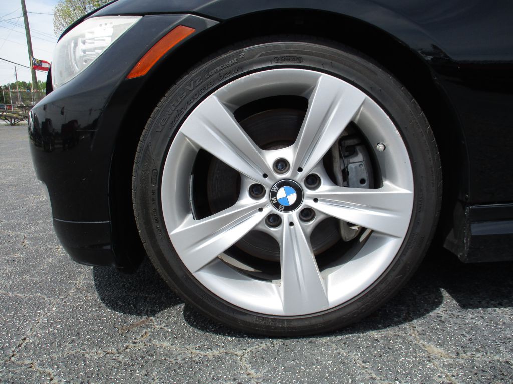 2011 BMW 3 Series Image 26