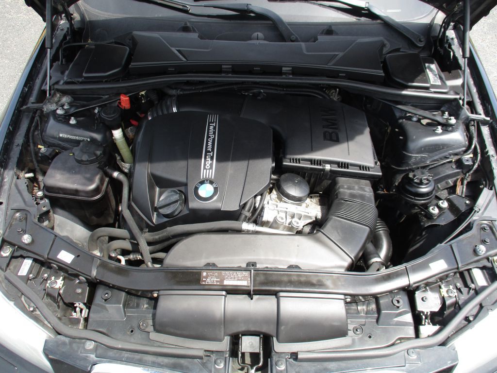 2011 BMW 3 Series Image 28