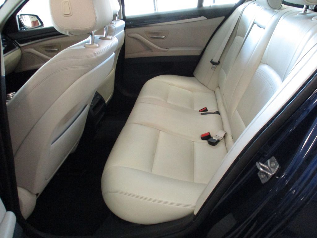 2016 BMW 5 Series Image 17