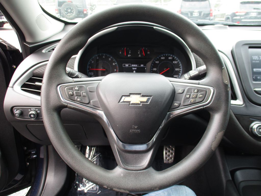 2017 Chevrolet Malibu Image 11