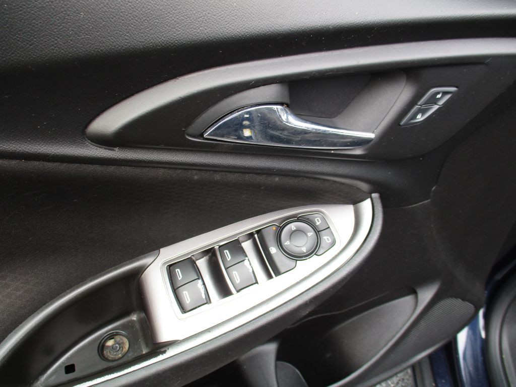2017 Chevrolet Malibu Image 18
