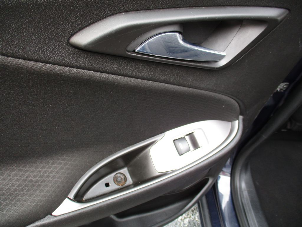 2017 Chevrolet Malibu Image 19