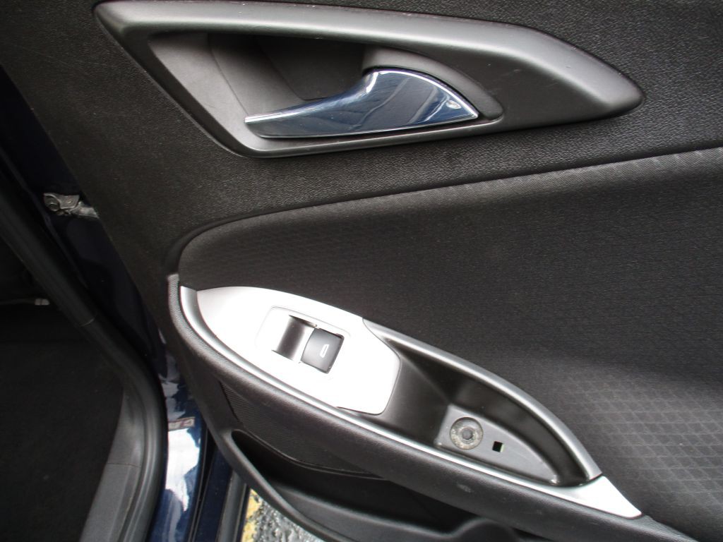 2017 Chevrolet Malibu Image 20
