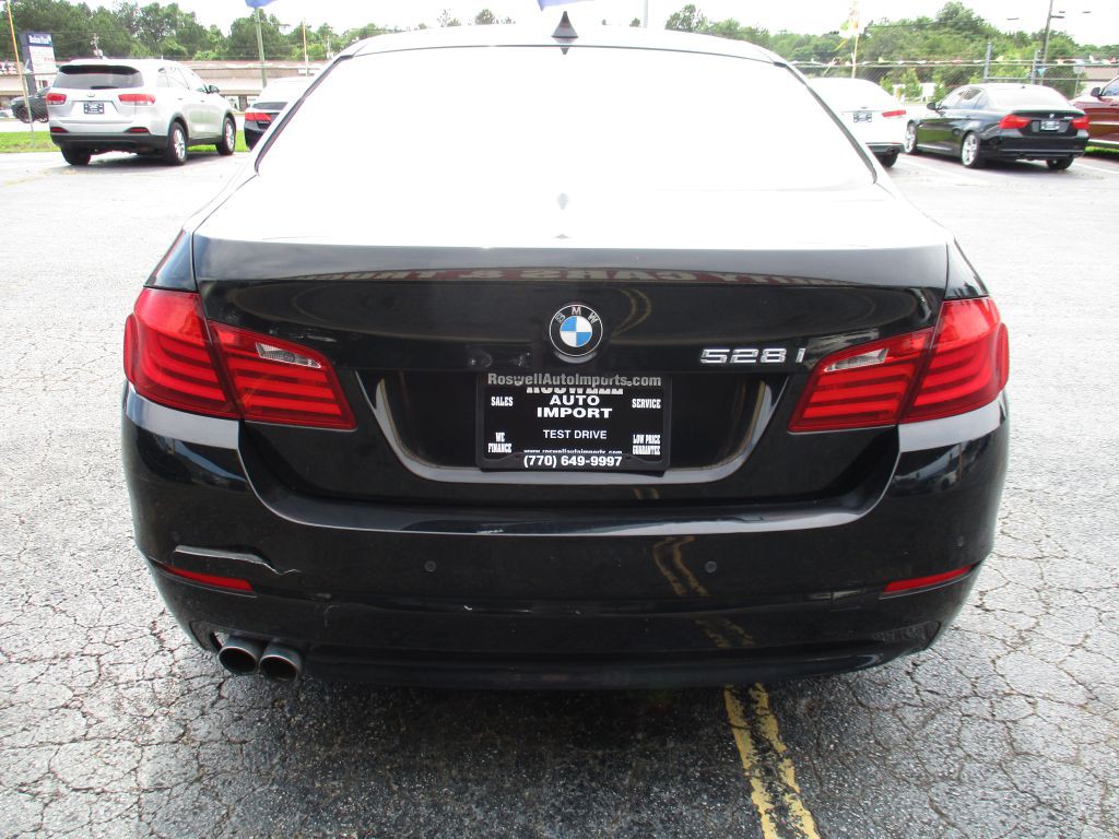 2011 BMW 5 Series Image 5