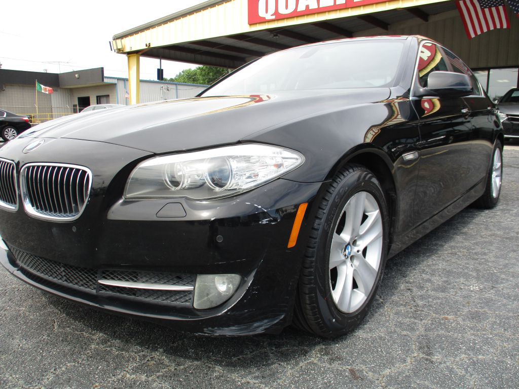 2011 BMW 5 Series Image 9