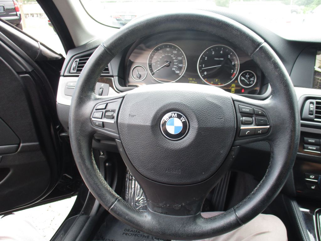 2011 BMW 5 Series Image 11