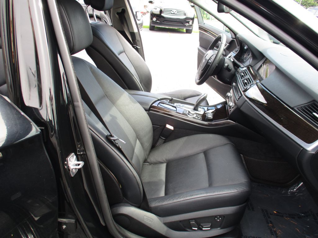 2011 BMW 5 Series Image 17